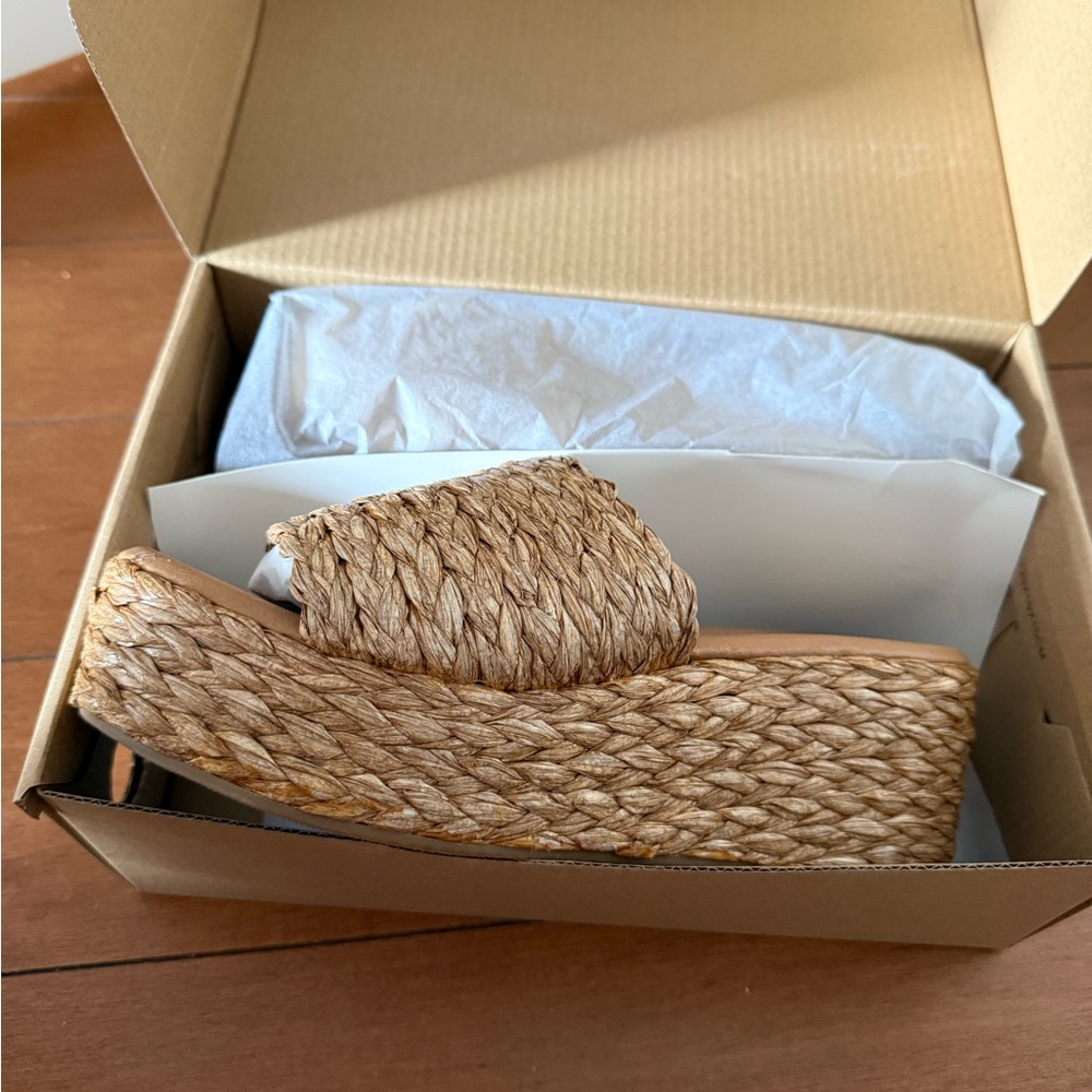 Beach by Matisse Woven Platform Sandals